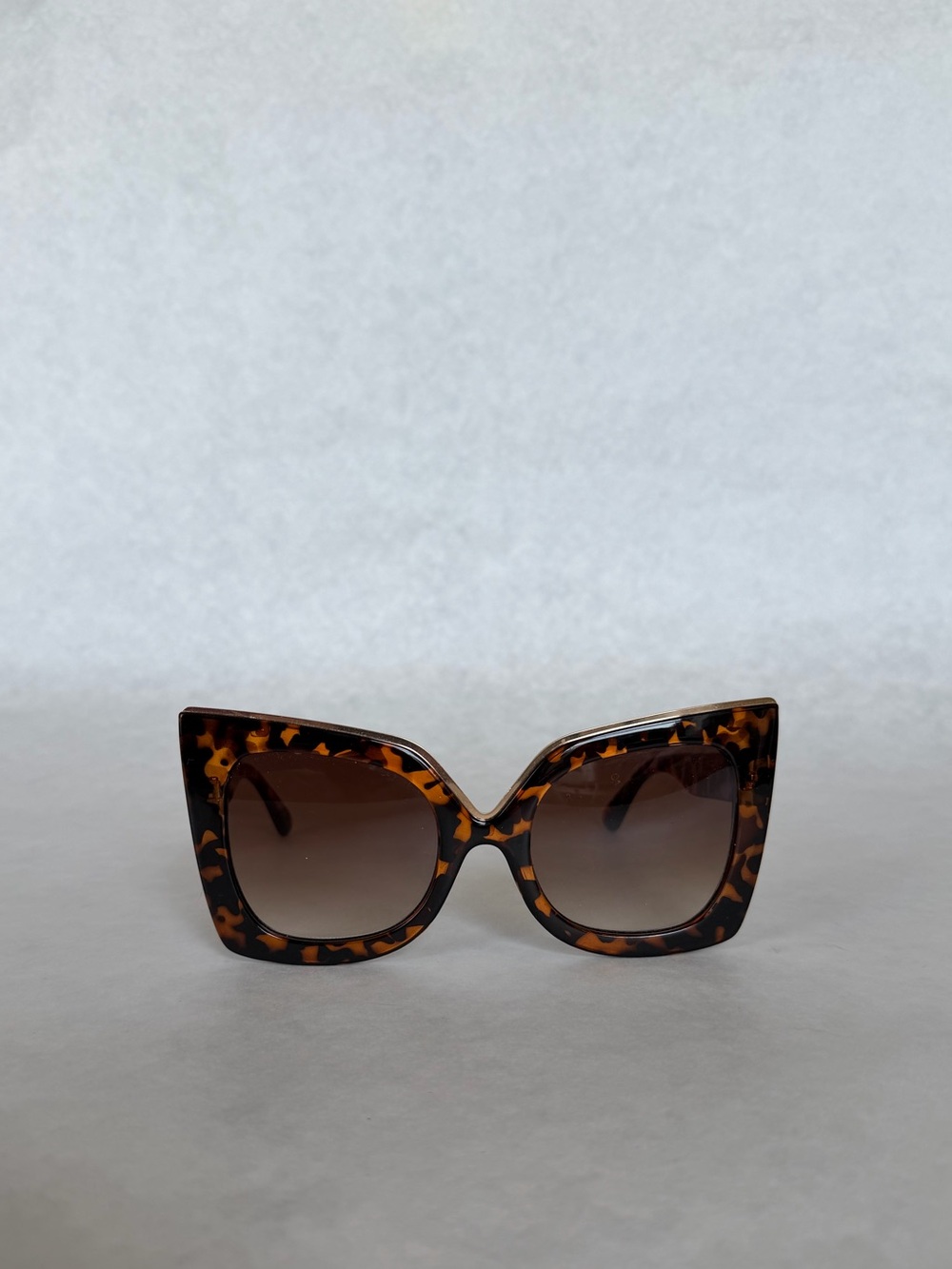 Tortoiseshell Cat-Eye Sunglasses - Brown Gradient Lenses